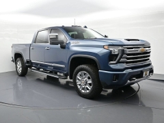Used 2024  Chevrolet Silverado 3500HD 4WD Crew Cab 159" High Country Dsl at Landmark Auto Credit Center near springfield&comma; IL