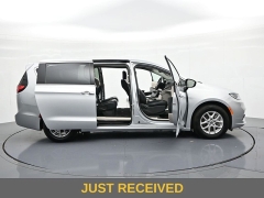 Used 2024  Chrysler Pacifica Touring L FWD at Landmark Auto Credit Center near springfield&comma; IL