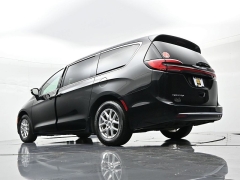 Used 2023  Chrysler Pacifica Touring L FWD at Landmark Auto Credit Center near springfield&comma; IL