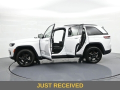 Used 2023  Jeep Grand Cherokee Limited 4x4 at Landmark Auto Credit Center near springfield&comma; IL