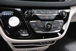 Used 2024  Chrysler Pacifica Touring L FWD at Landmark Auto Credit Center near springfield&comma; IL