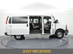 Used 2018  Chevrolet Express Wagon 3500 Wagon LT at Landmark Auto Credit Center near springfield&comma; IL