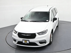 Used 2024  Chrysler Pacifica Touring L FWD at Landmark Auto Credit Center near springfield&comma; IL