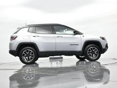 Used 2025  Jeep Compass Trailhawk 4x4 at Landmark Auto Credit Center near springfield&comma; IL