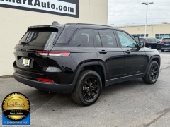Used 2024  Jeep Grand Cherokee Altitude 4x4 at Landmark Auto Credit Center near springfield&comma; IL