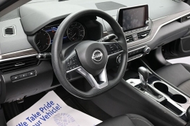 Used 2024  Nissan Altima 2&period;5 SV Sedan at Landmark Auto Credit Center near springfield&comma; IL