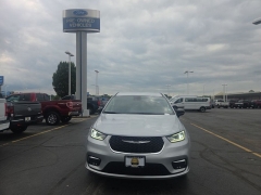 Used 2024  Chrysler Pacifica Touring L FWD at Landmark Auto Credit Center near springfield&comma; IL