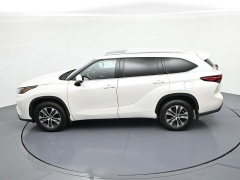 Used 2021  Toyota Highlander XLE AWD at Landmark Auto Credit Center near springfield&comma; IL