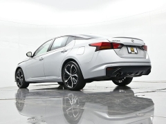 Used 2024  Nissan Altima 2&period;5 SR Sedan at Landmark Auto Credit Center near springfield&comma; IL