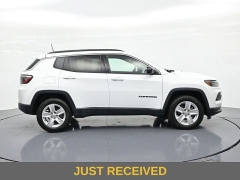 Used 2022  Jeep Compass Latitude 4x4 at Landmark Auto Credit Center near springfield&comma; IL