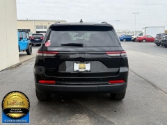 Used 2024  Jeep Grand Cherokee Altitude 4x4 at Landmark Auto Credit Center near springfield&comma; IL