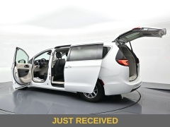 Used 2023  Chrysler Pacifica Touring L FWD at Landmark Auto Credit Center near springfield&comma; IL