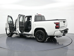 Used 2022  Nissan Frontier Crew Cab 4x4 SV Auto at Landmark Auto Credit Center near springfield&comma; IL