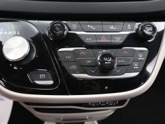 Used 2024  Chrysler Pacifica Touring L FWD at Landmark Auto Credit Center near springfield&comma; IL