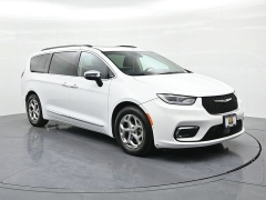 Used 2023  Chrysler Pacifica Limited FWD at Landmark Auto Credit Center near springfield&comma; IL