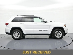 Used 2020  Jeep Grand Cherokee 4d SUV 4WD Laredo at Landmark Auto Credit Center near springfield&comma; IL