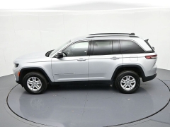 Used 2023  Jeep Grand Cherokee Laredo 4x4 at Landmark Auto Credit Center near springfield&comma; IL