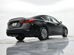 Used 2024  Nissan Altima 2&period;5 SV Sedan at Landmark Auto Credit Center near springfield&comma; IL