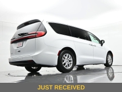 Used 2023  Chrysler Pacifica Touring L FWD at Landmark Auto Credit Center near springfield&comma; IL