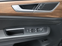 Used 2025  Volkswagen Atlas 2&period;0T SE w&sol;Technology FWD at Landmark Auto Credit Center near springfield&comma; IL