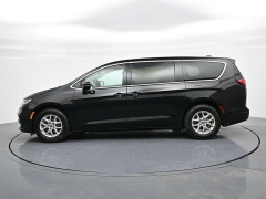 Used 2024  Chrysler Pacifica Touring L FWD at Landmark Auto Credit Center near springfield&comma; IL