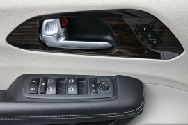 Used 2024  Chrysler Pacifica Limited FWD at Landmark Auto Credit Center near springfield&comma; IL