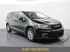 Used 2024  Chrysler Pacifica Touring L FWD at Landmark Auto Credit Center near springfield&comma; IL