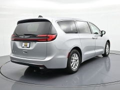 Used 2024  Chrysler Pacifica Touring L FWD at Landmark Auto Credit Center near springfield&comma; IL