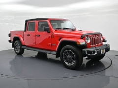 Used 2020  Jeep Gladiator Overland 4x4 at Landmark Auto Credit Center near springfield&comma; IL