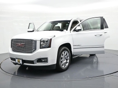 Used 2016  GMC Yukon 4d SUV 4WD Denali at Landmark Auto Credit Center near springfield&comma; IL