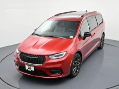 Used 2025  Chrysler Pacifica Limited FWD at Landmark Auto Credit Center near springfield&comma; IL