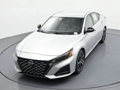 Used 2024  Nissan Altima 2&period;5 SR Sedan at Landmark Auto Credit Center near springfield&comma; IL