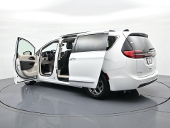 Used 2023  Chrysler Pacifica Limited FWD at Landmark Auto Credit Center near springfield&comma; IL