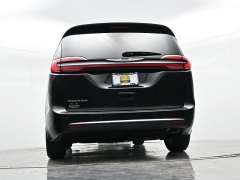 Used 2024  Chrysler Pacifica Touring L FWD at Landmark Auto Credit Center near springfield&comma; IL