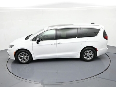 Used 2024  Chrysler Pacifica Limited FWD at Landmark Auto Credit Center near springfield&comma; IL