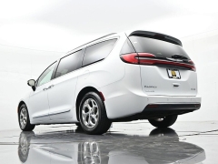 Used 2023  Chrysler Pacifica Limited FWD at Landmark Auto Credit Center near springfield&comma; IL
