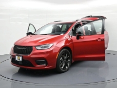 Used 2025  Chrysler Pacifica Limited FWD at Landmark Auto Credit Center near springfield&comma; IL