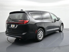 Used 2023  Chrysler Pacifica Touring L FWD at Landmark Auto Credit Center near springfield&comma; IL