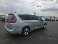 Used 2024  Chrysler Pacifica Touring L FWD at Landmark Auto Credit Center near springfield&comma; IL