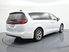 Used 2024  Chrysler Pacifica Limited FWD at Landmark Auto Credit Center near springfield&comma; IL
