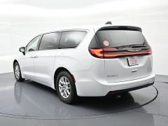 Used 2023  Chrysler Pacifica Touring L FWD at Landmark Auto Credit Center near springfield&comma; IL