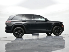 Used 2023  Jeep Grand Cherokee Altitude 4x4 at Landmark Auto Credit Center near springfield&comma; IL