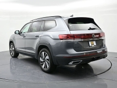 Used 2025  Volkswagen Atlas 2&period;0T SE w&sol;Technology FWD at Landmark Auto Credit Center near springfield&comma; IL