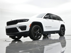 Used 2023  Jeep Grand Cherokee Limited 4x4 at Landmark Auto Credit Center near springfield&comma; IL