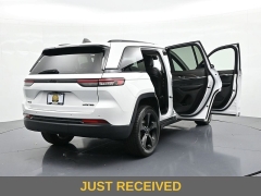 Used 2023  Jeep Grand Cherokee Limited 4x4 at Landmark Auto Credit Center near springfield&comma; IL