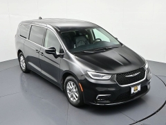 Used 2023  Chrysler Pacifica Touring L FWD at Landmark Auto Credit Center near springfield&comma; IL