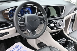 Used 2024  Chrysler Pacifica Limited FWD at Landmark Auto Credit Center near springfield&comma; IL