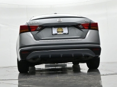 Used 2022  Nissan Altima 2&period;5 SV Sedan at Landmark Auto Credit Center near springfield&comma; IL