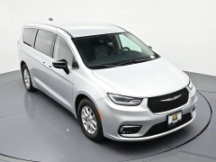 Used 2024  Chrysler Pacifica Touring L FWD at Landmark Auto Credit Center near springfield&comma; IL