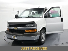 Used 2018  Chevrolet Express Wagon 3500 Wagon LT at Landmark Auto Credit Center near springfield&comma; IL